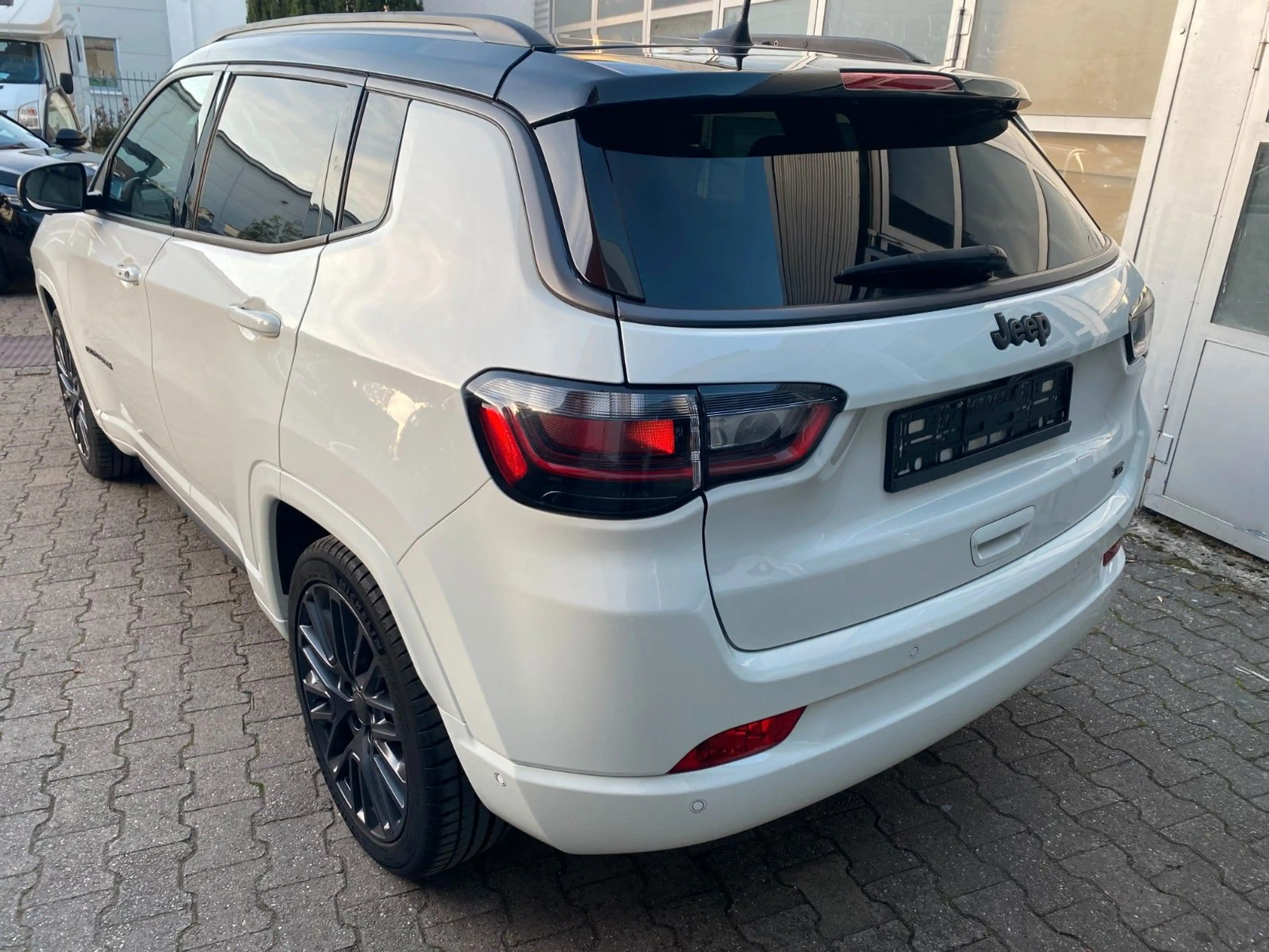 Jeep Compass S/Automatik/Pano/Alpine/Leder/360Grad — photo 3