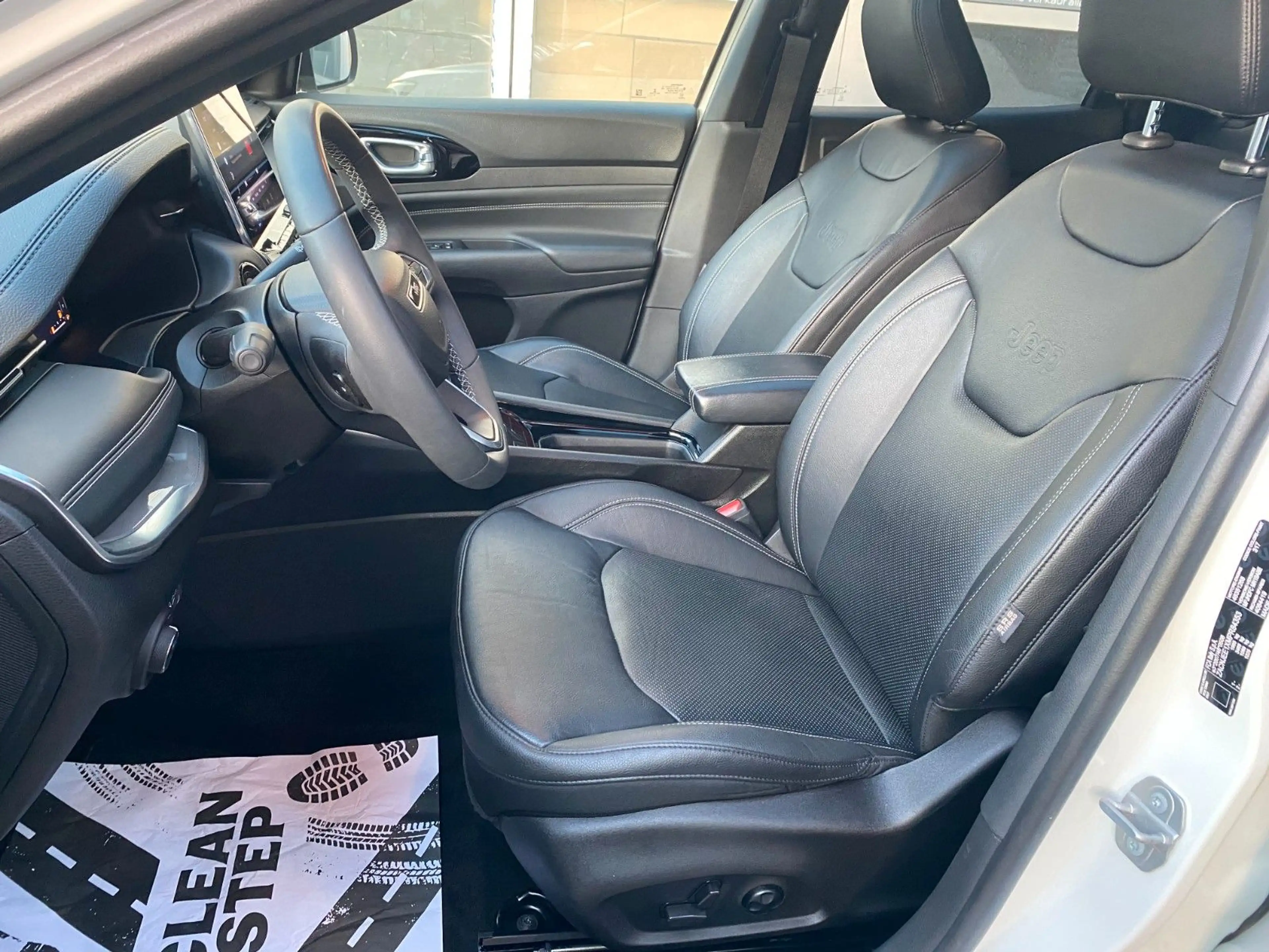 Jeep Compass S/Automatik/Pano/Alpine/Leder/360Grad — photo 13