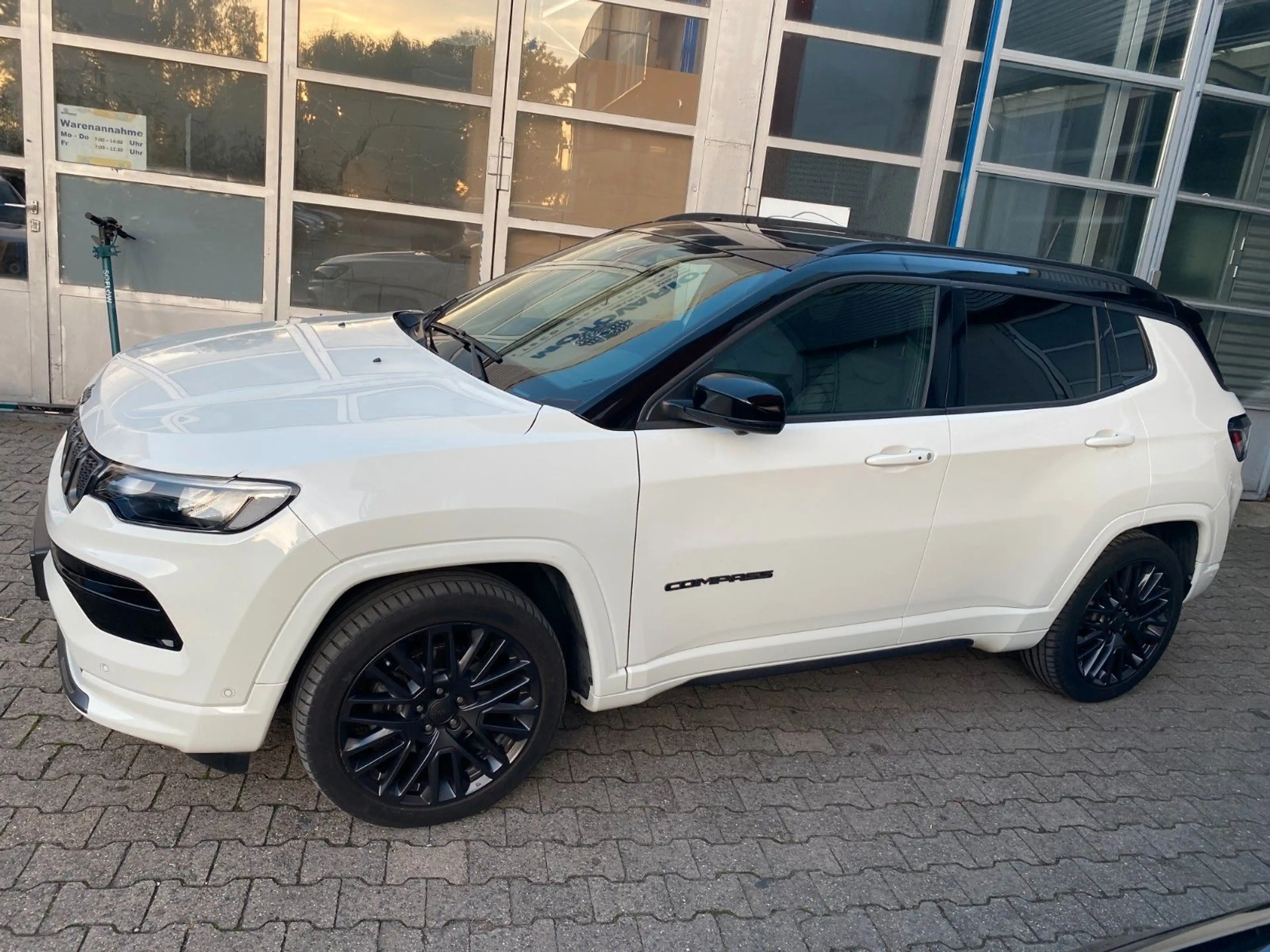 Jeep Compass S/Automatik/Pano/Alpine/Leder/360Grad — photo 2