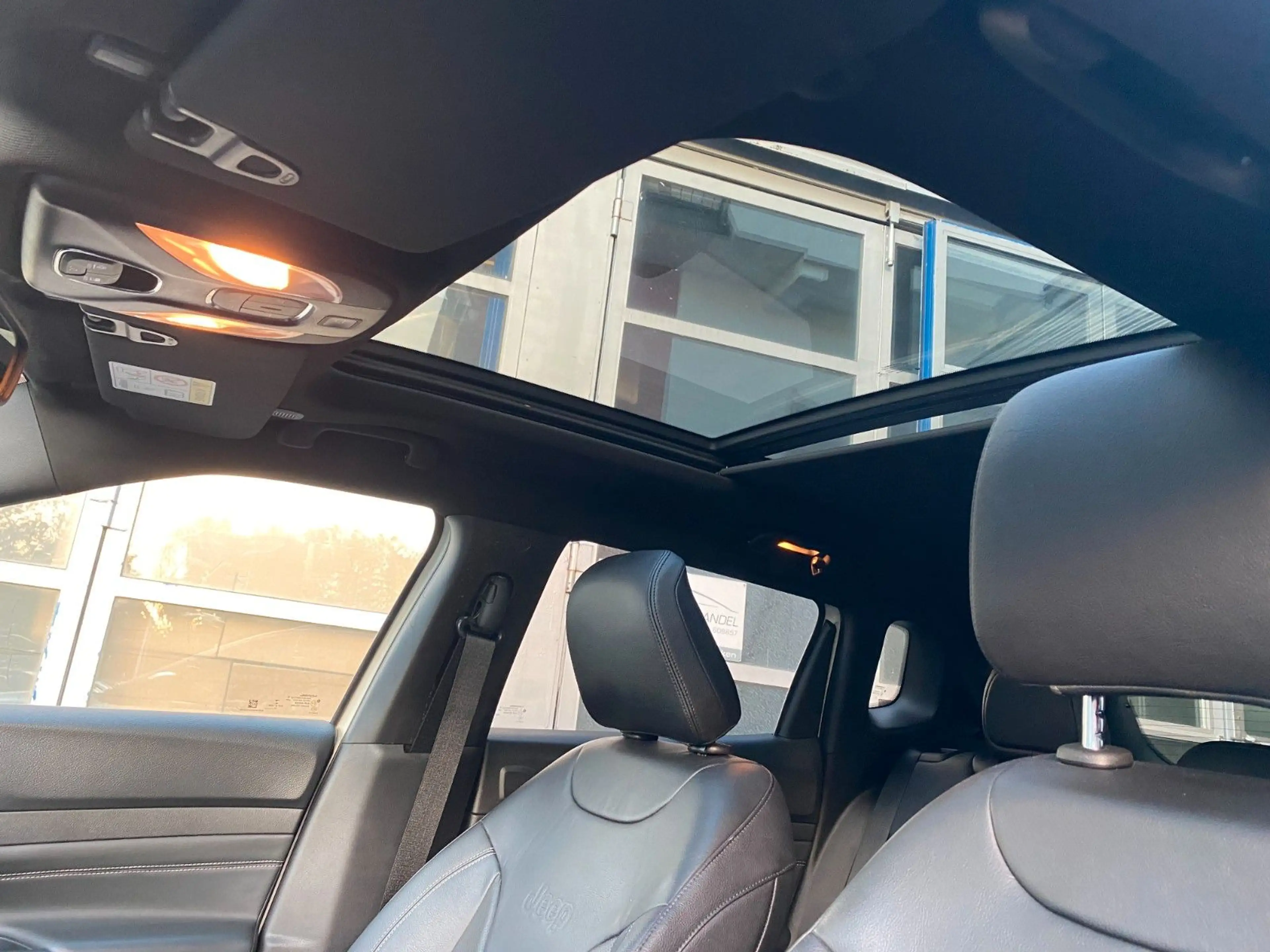 Jeep Compass S/Automatik/Pano/Alpine/Leder/360Grad — photo 14