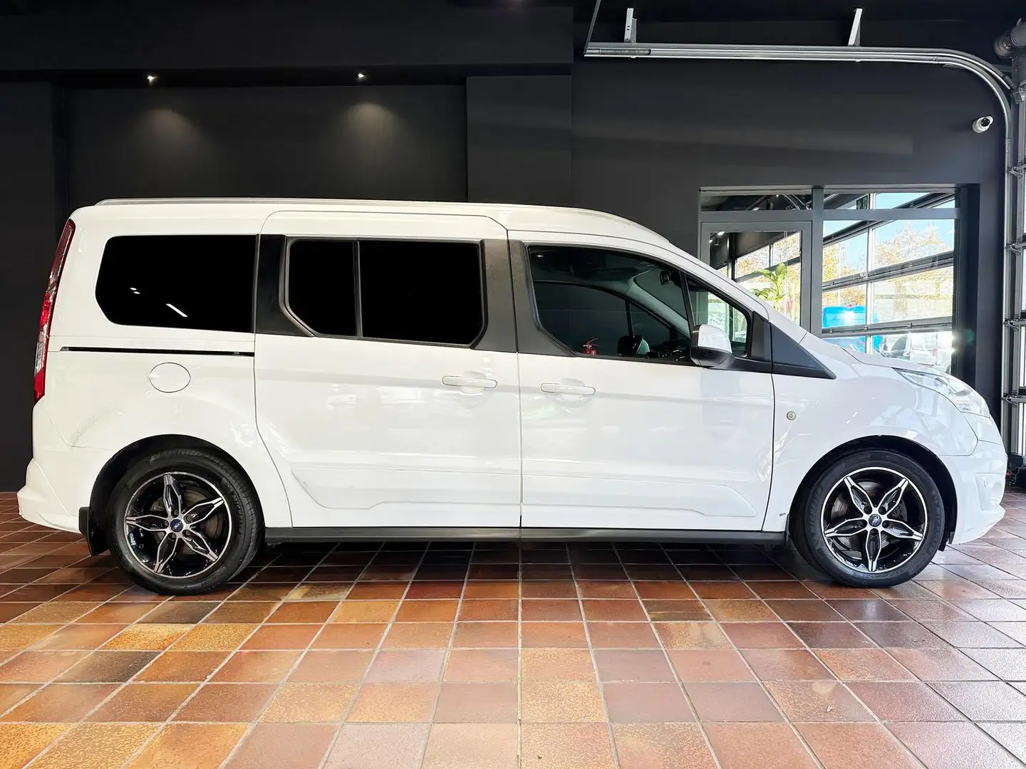 Ford Grand Tourneo LANG TITANIUM 7-SITZE PANORAMA 1HD AHK KAMERA NAVI Weiß - 1