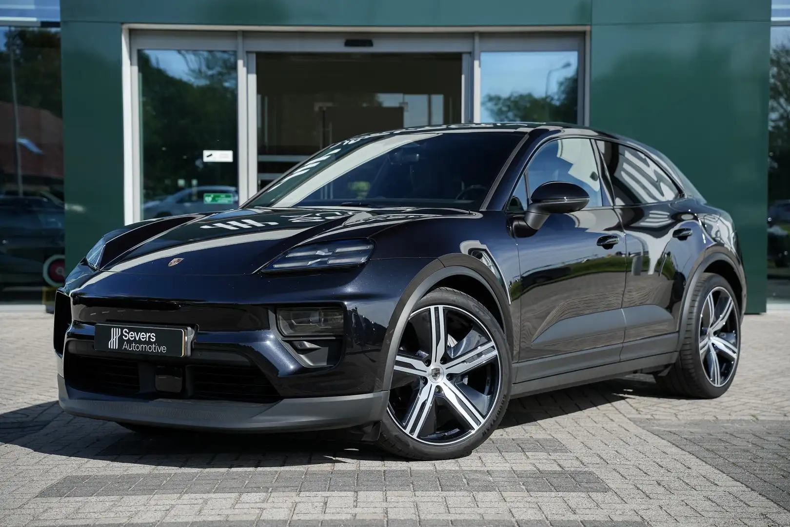 Porsche Macan 100 kWh | Panoramadak | |  Adaptieve luchtvering | Zwart - 2