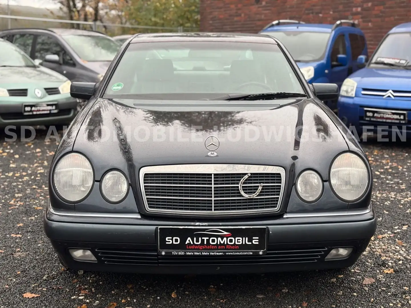 Mercedes-Benz E 200 ELGANCE w 210 BENZIN/LEDER/ZNTRL/EL.FNSTR Blau - 2