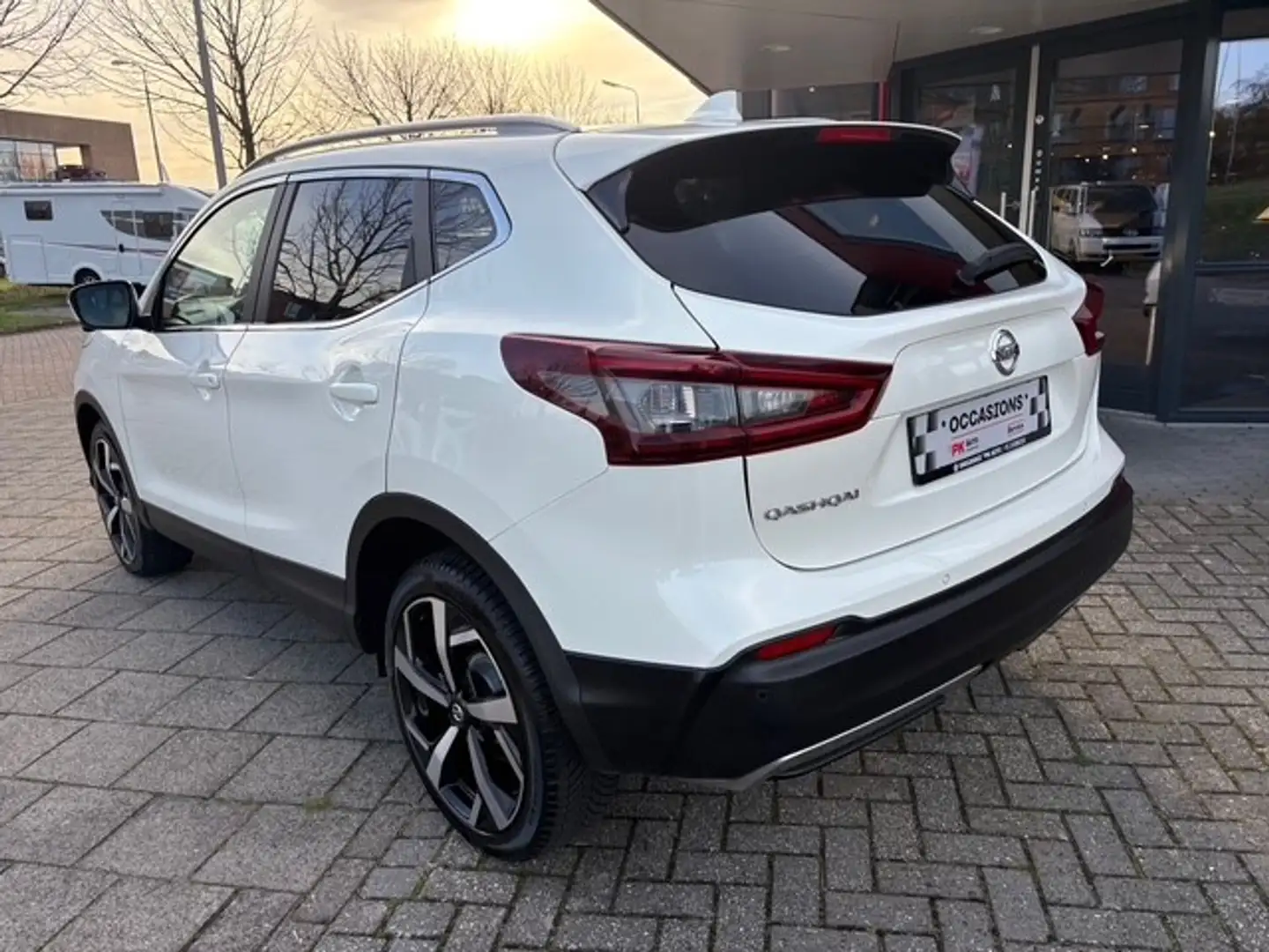 Nissan Qashqai 1.3 DIG-T Premium Edition | Navi | 360 Camera | Cr Wit - 2