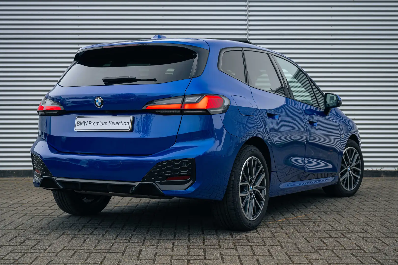 BMW 220 2 Serie Active Tourer 220i M Sport Automaat / Pano Blue - 2
