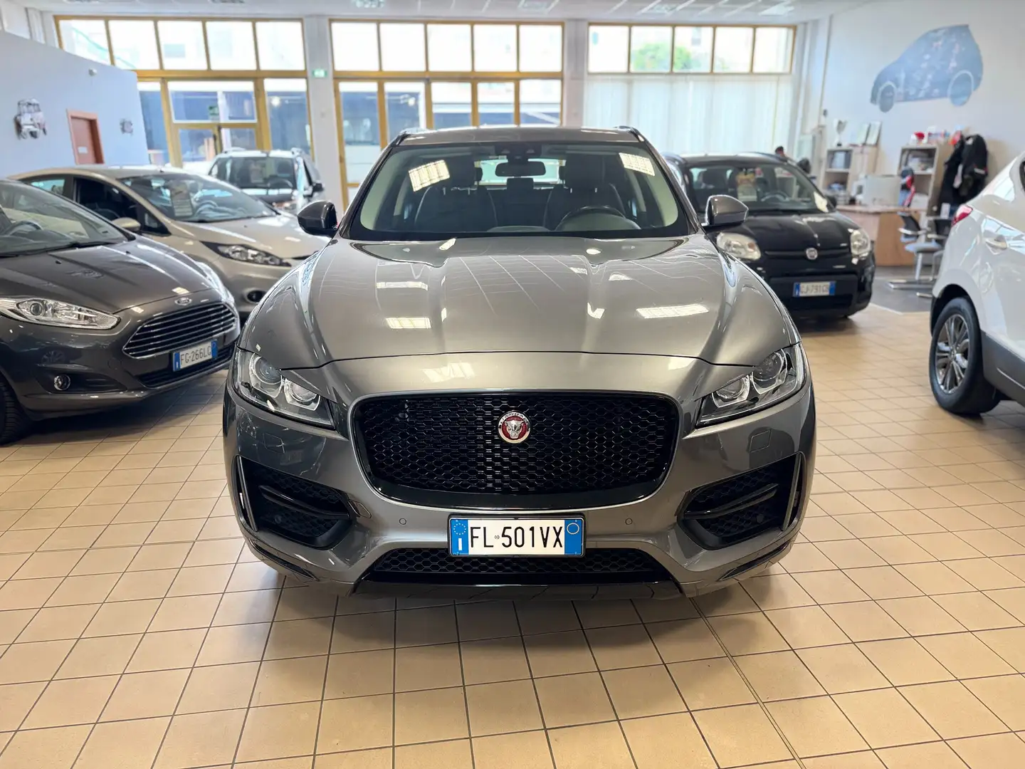Jaguar F-Pace F-Pace 2015 2.0d i4 R-Sport awd 240cv auto my18 Gris - 2