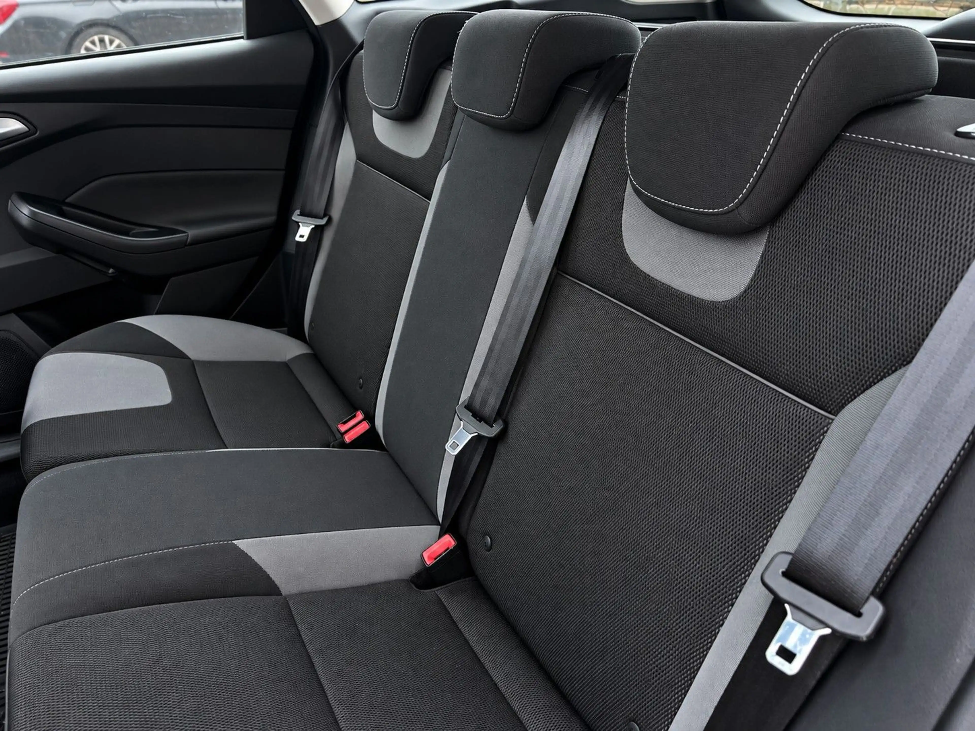 Ford Focus Turnier Ambiente Zahnriemen Neu PDC AHK — photo 11