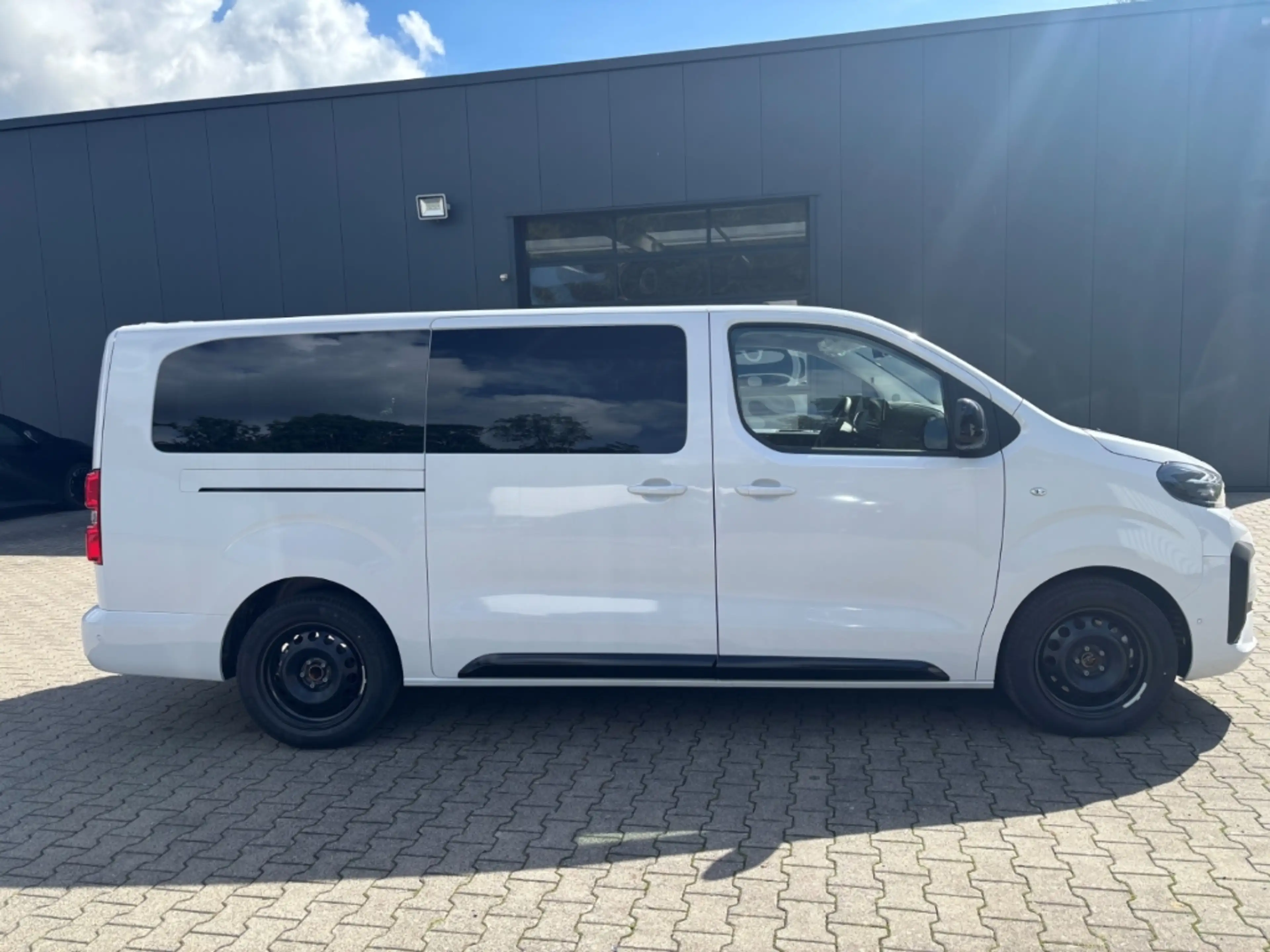 Peugeot Traveller Active L3 Diesel EAT8 KAMERA — photo 7