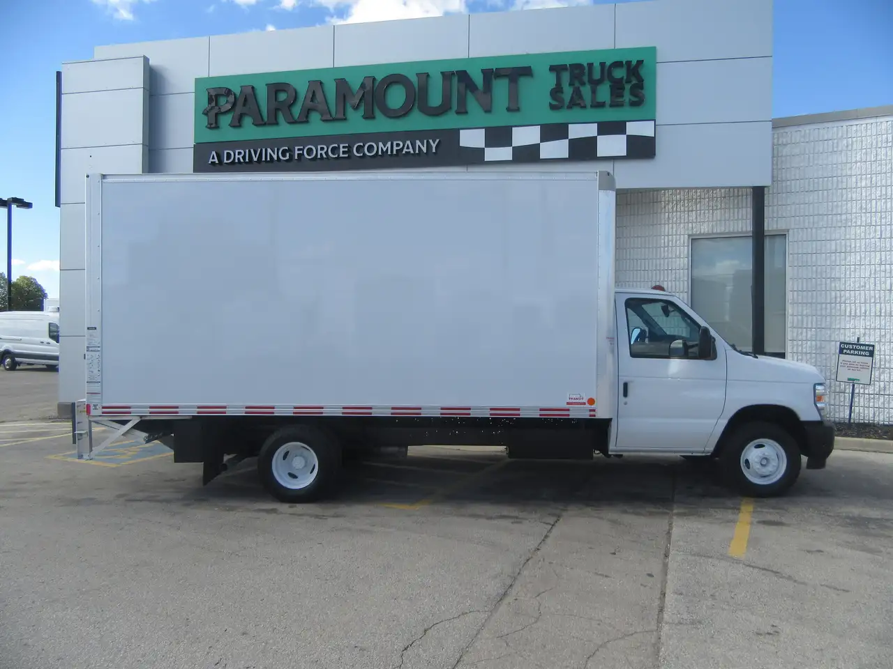 Ford E-450 Super Duty DRW снимка Ford E-450 Super Duty DRW