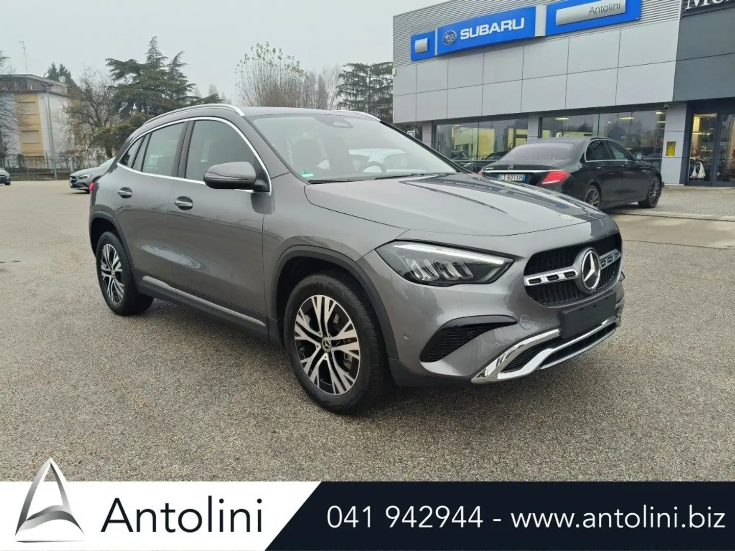 Mercedes-Benz GLA 180 Automatic Advanced Plus "SOLO 8.332 KM" Gris - 2
