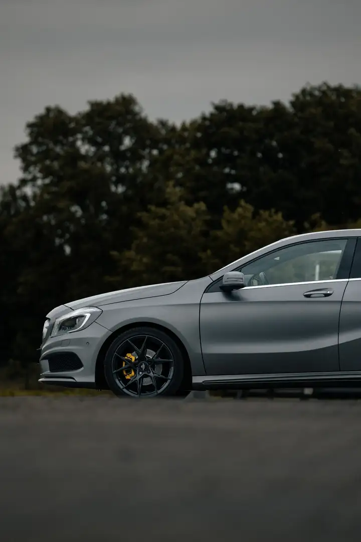 Mercedes-Benz A 180 Ambition Gris - 2