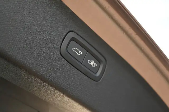Volvo XC90 view 13