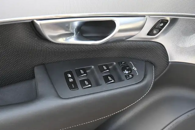 Volvo XC90 view 14