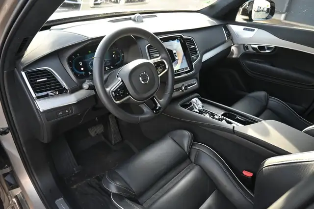 Volvo XC90 view 15