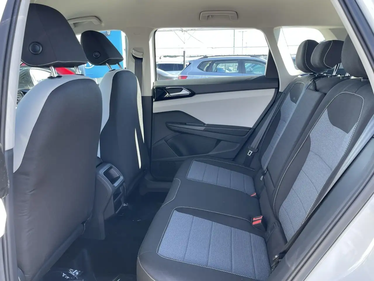 Volkswagen Taos снимка Volkswagen Taos