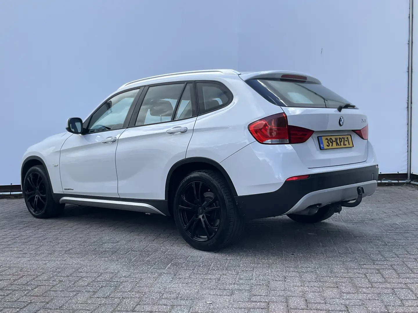 BMW X1 sDrive20d 177pk Airco Cruise Trekhaak(1800kg) EXPO Weiß - 2