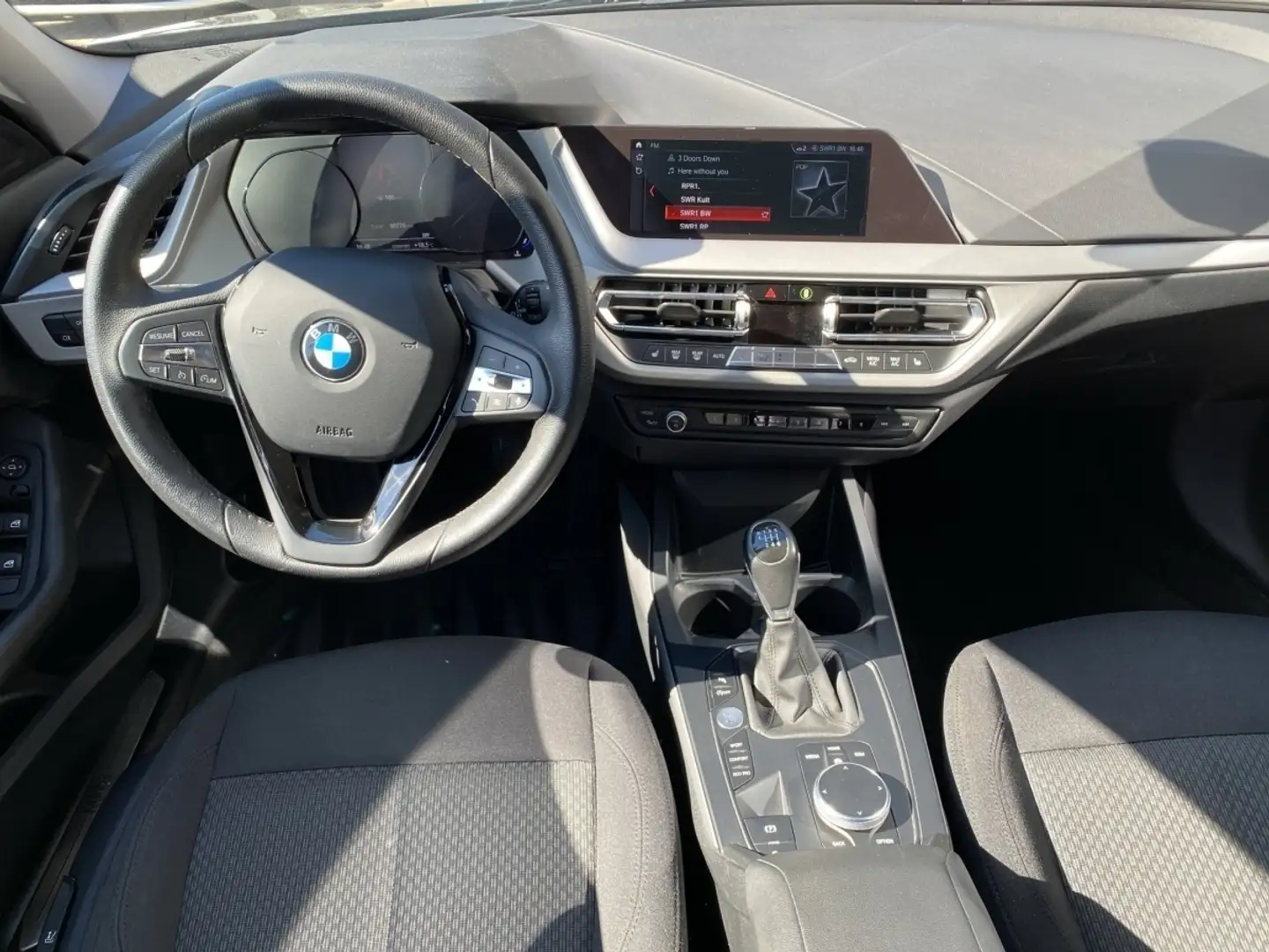 BMW 118 d F40 AHK/LED/TEMPO/SH/PDC/TOP! AHK/LED/TEMPO/SH/P Noir - 2