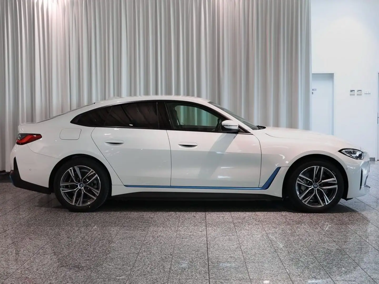 BMW i4 eDrive40 Gran Coupé LED RFK 18Zoll AHK Weiß - 2