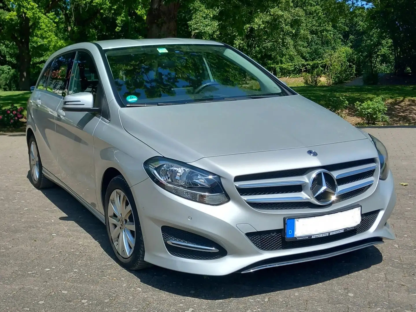 Mercedes-Benz B 180 Urban Style Business Navi SHZ Klima Gümüş rengi - 1
