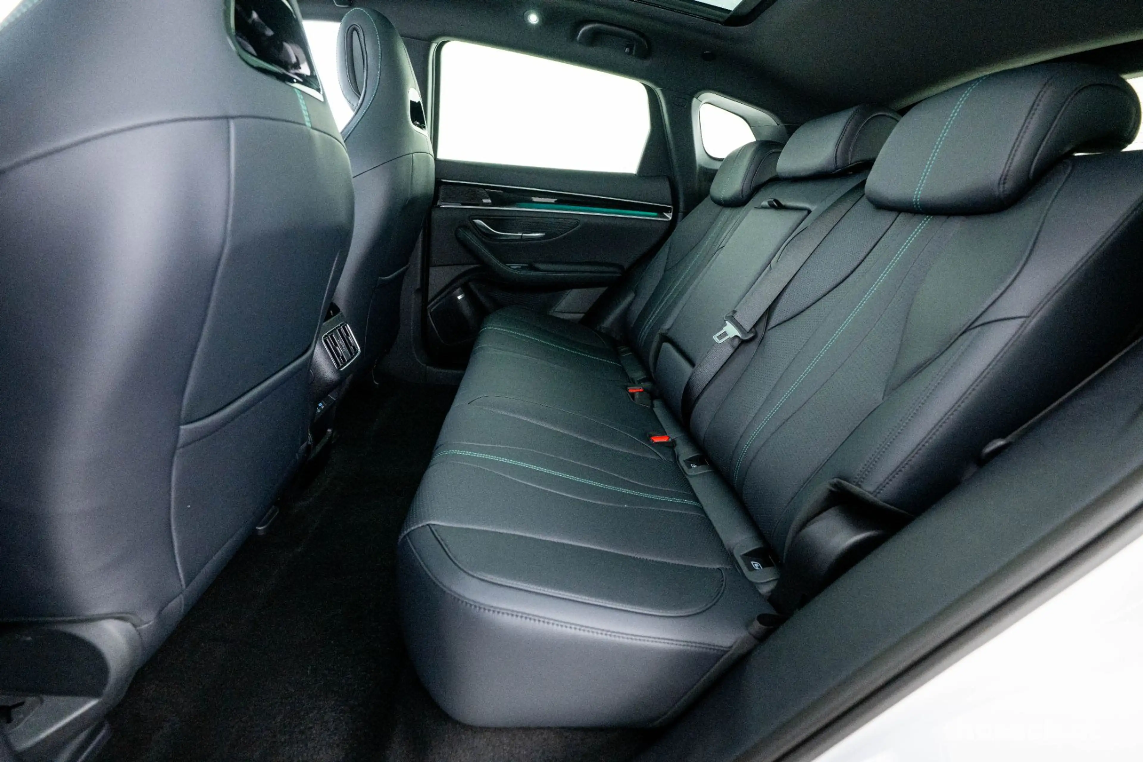 BYD Seal U DM-i COMFORT 26,6 kWh PANO LEDER LAGERAKTION — photo 7