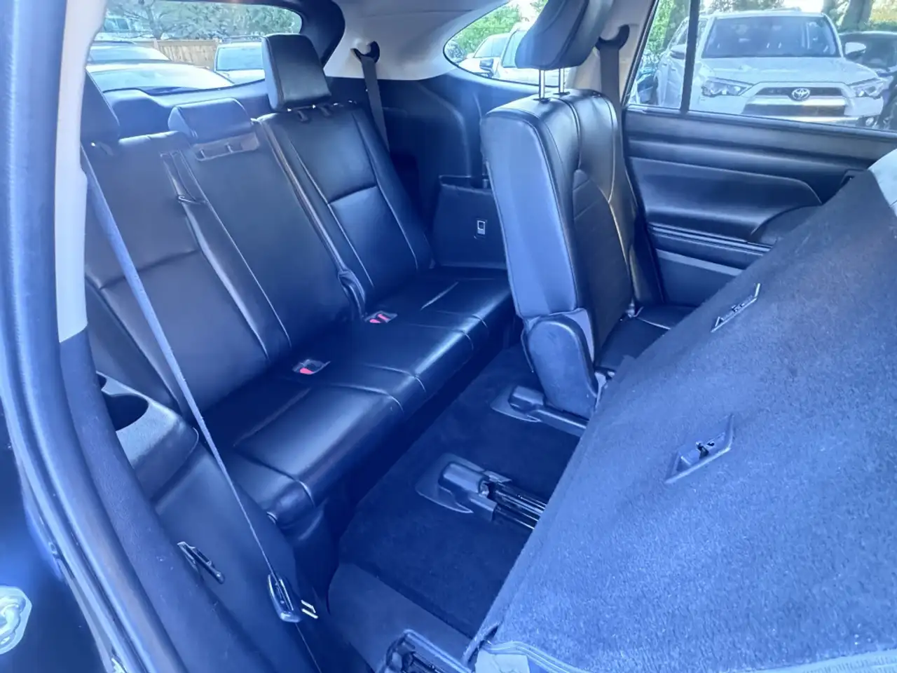 Toyota Highlander снимка Toyota Highlander