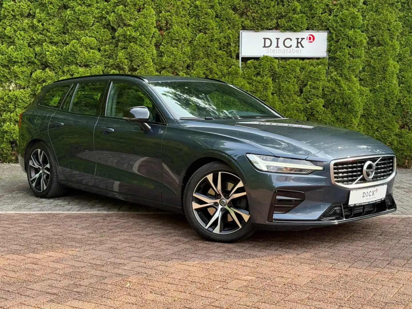 Volvo V60 D4 Aut. R Design LED+NAV+AHK+SHZ+PANO+360°+ Blau - 1