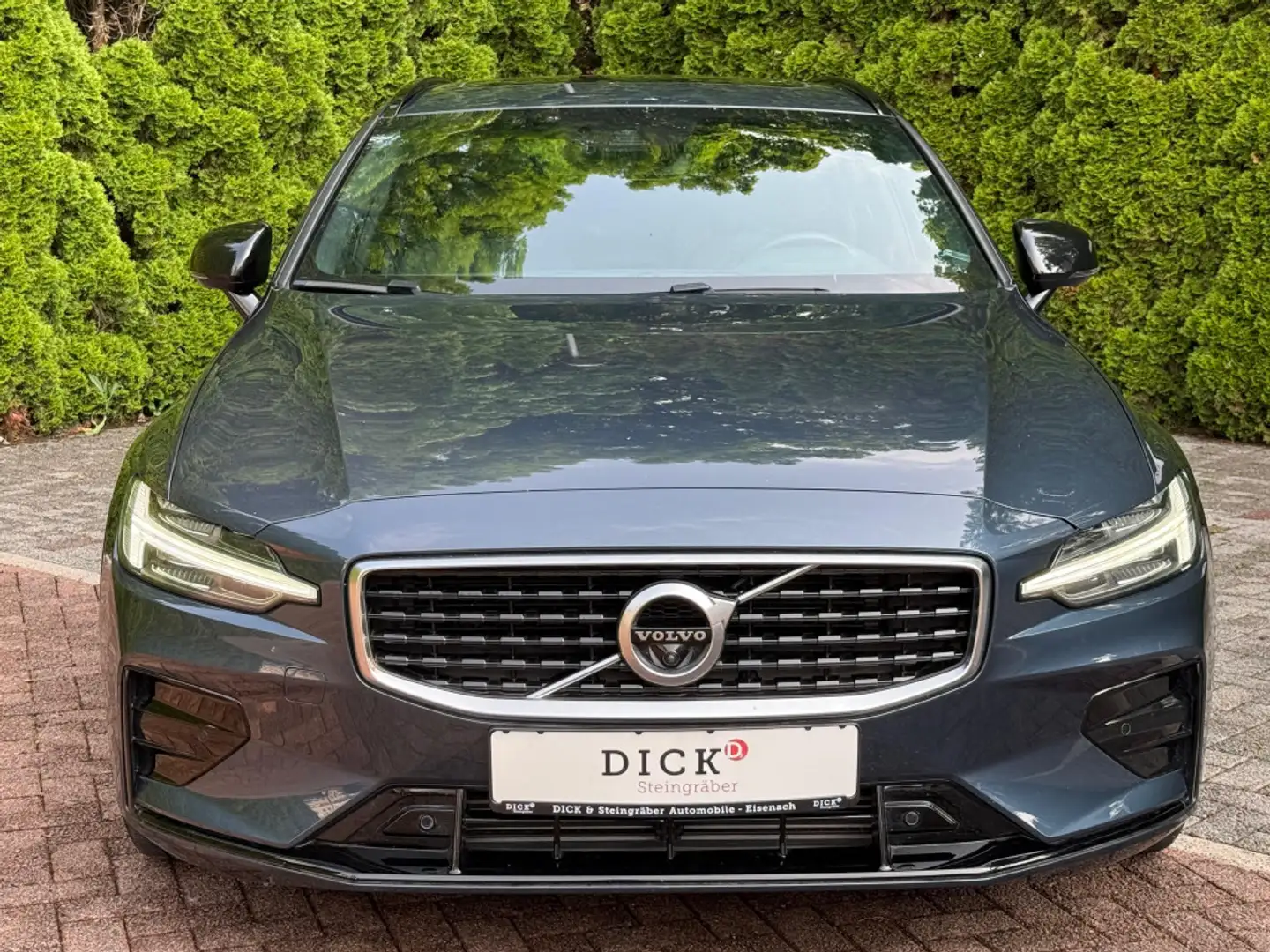 Volvo V60 D4 Aut. R Design LED+NAV+AHK+SHZ+PANO+360°+ Blau - 2