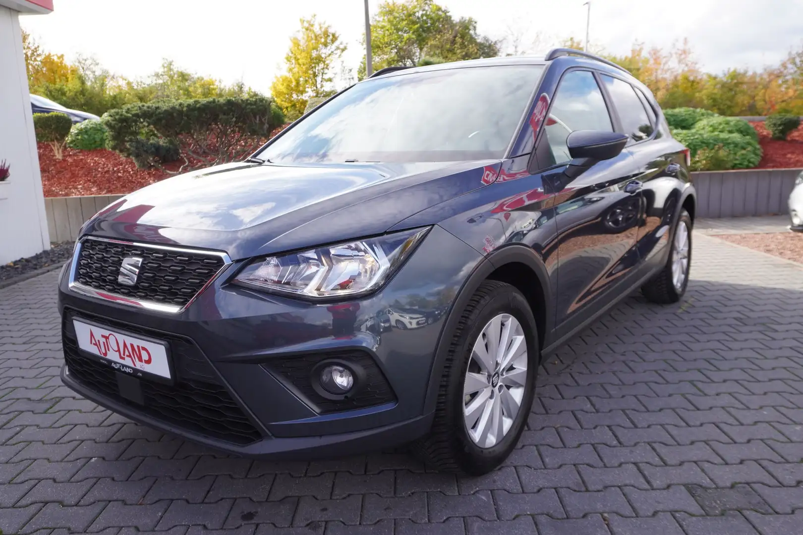SEAT Arona 1.0 TSI Style Klimaaut. Navi Tempomat DAB Grau - 2