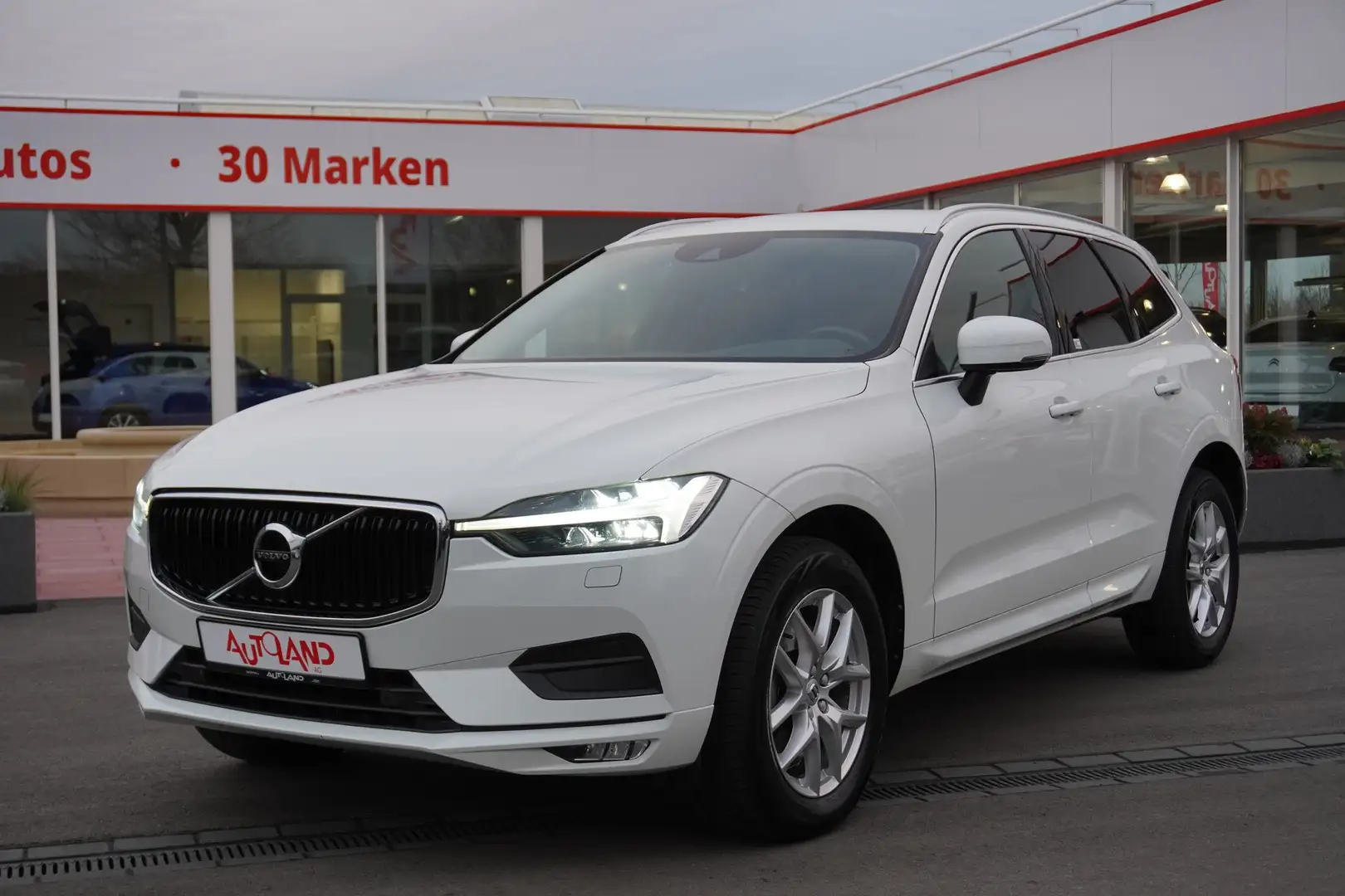 Volvo XC60 2.0 M-Hybrid LED Navi ACC Totwinkel Kamera White - 1