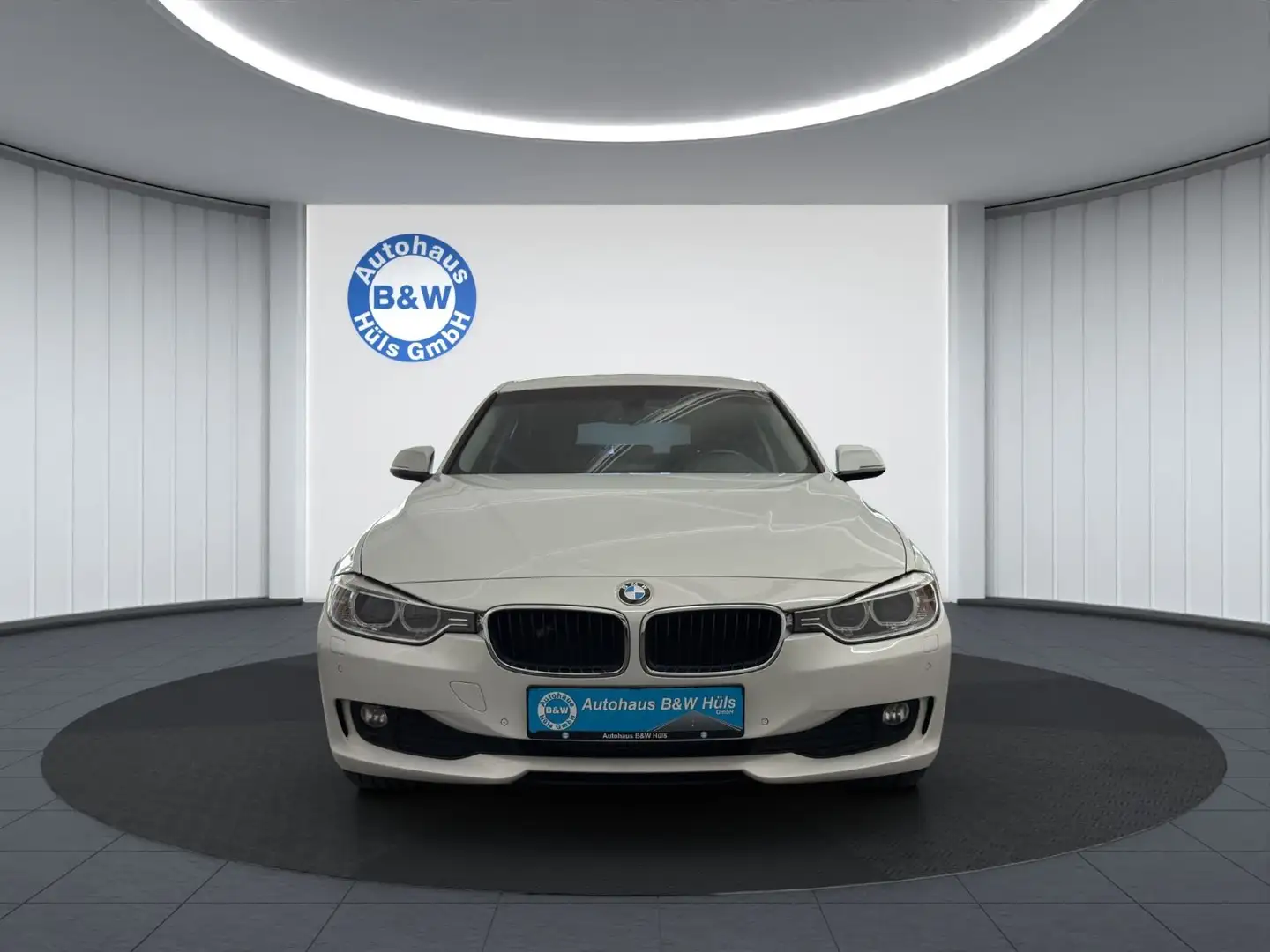 BMW 320 3 Touring 320 d BI-XENON*SHZ*TEMPOMAT*NAVI Weiß - 2