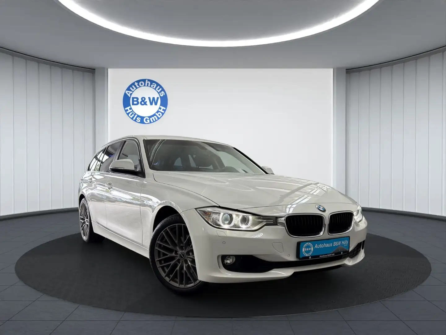 BMW 320 3 Touring 320 d BI-XENON*SHZ*TEMPOMAT*NAVI Weiß - 1