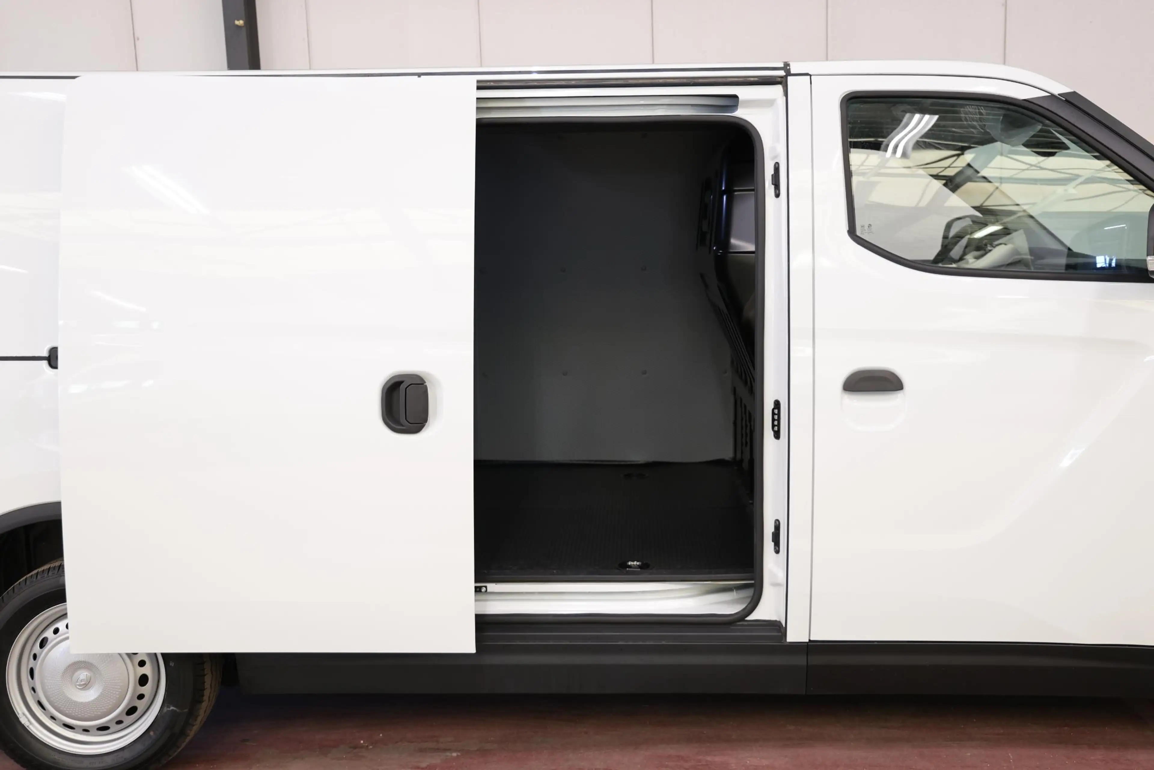 Maxus eDeliver L3h1 LANG 50 kWh Snelladen CarPlay Camera — photo 13