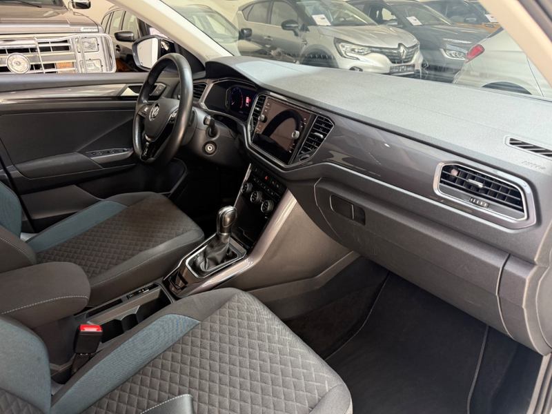 Volkswagen T-Roc IQ.DRIVE Scheckheft 2.Hand El. Panodach Navi LED D — photo 11