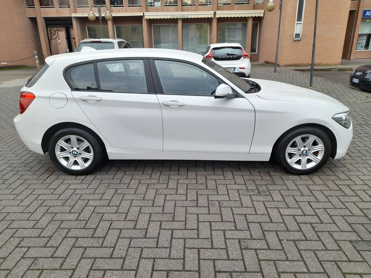 BMW 116 116d 5p Business Bianco - 1