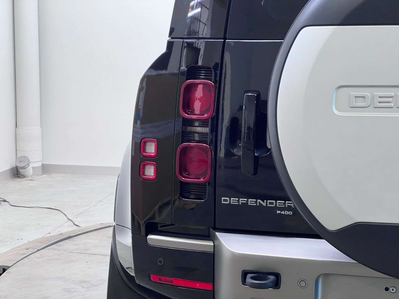 2023 Land Rover Defender P400 X-DYNAMIC SE | AIR SUSPENSION thumb 15