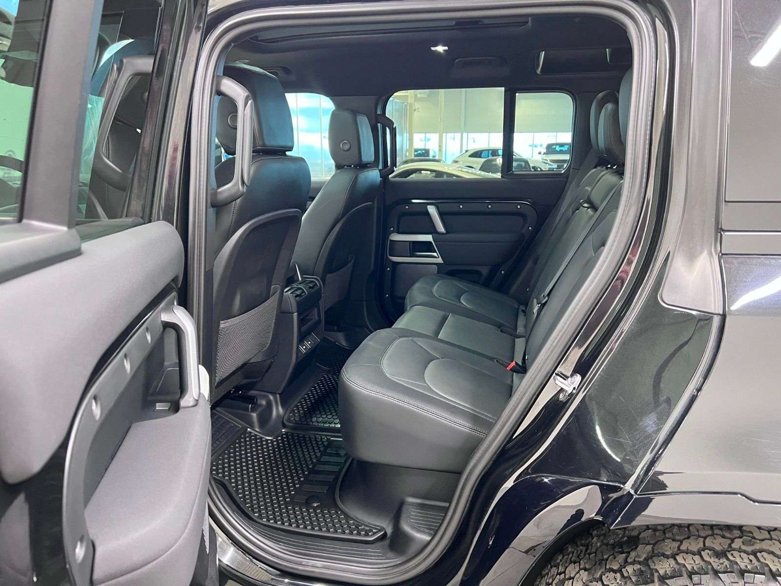 2023 Land Rover Defender P400 X-DYNAMIC SE | AIR SUSPENSION thumb 26