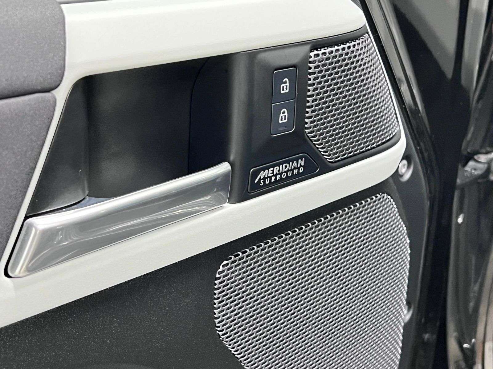 2023 Land Rover Defender P400 X-DYNAMIC SE | AIR SUSPENSION thumb 30