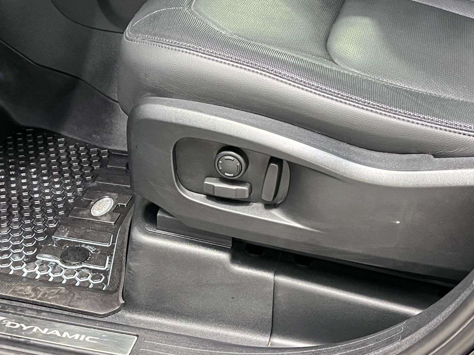 2023 Land Rover Defender P400 X-DYNAMIC SE | AIR SUSPENSION thumb 31