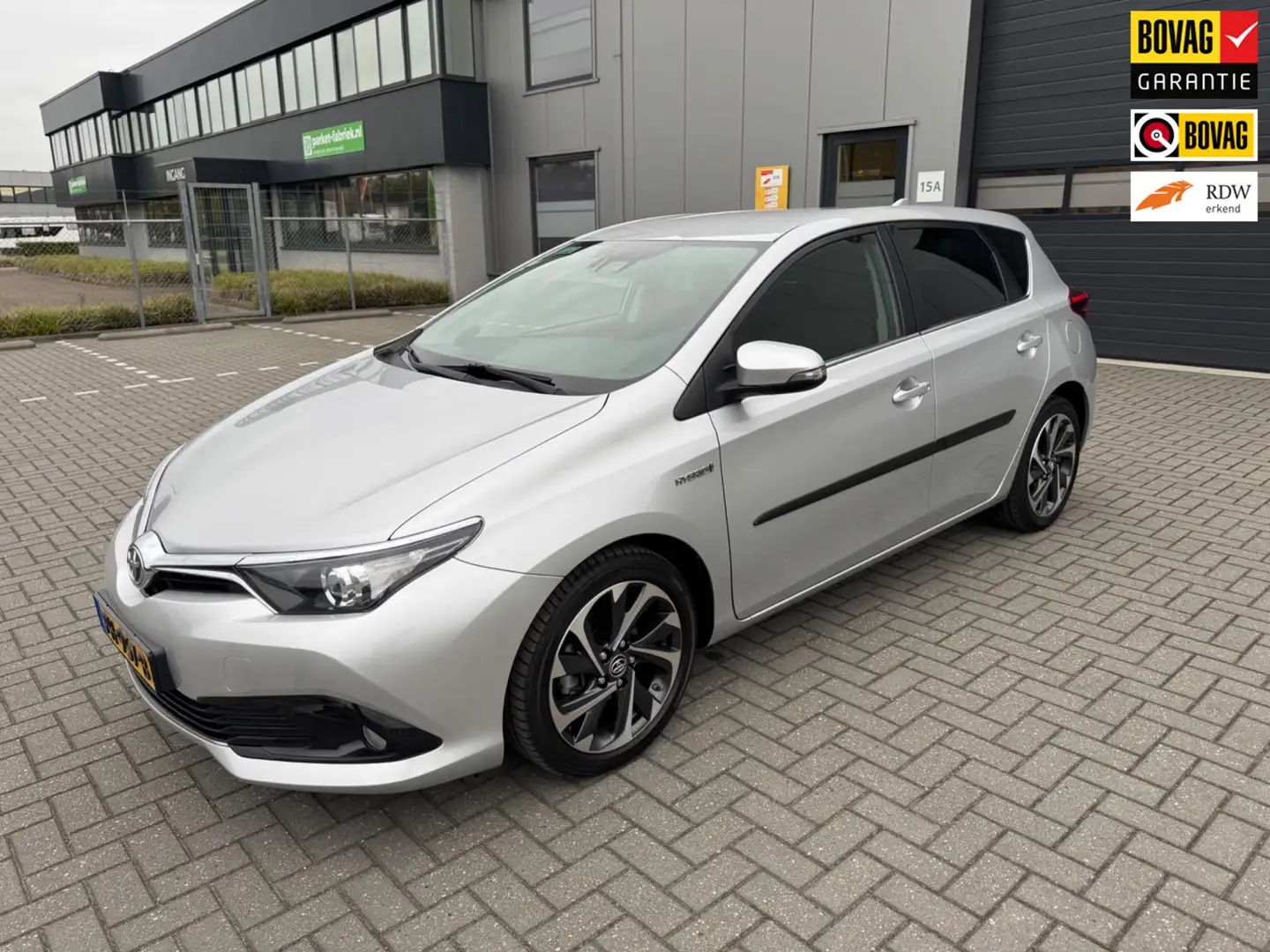Toyota Auris 1.8 Hybrid Lease Pro Gris - 1