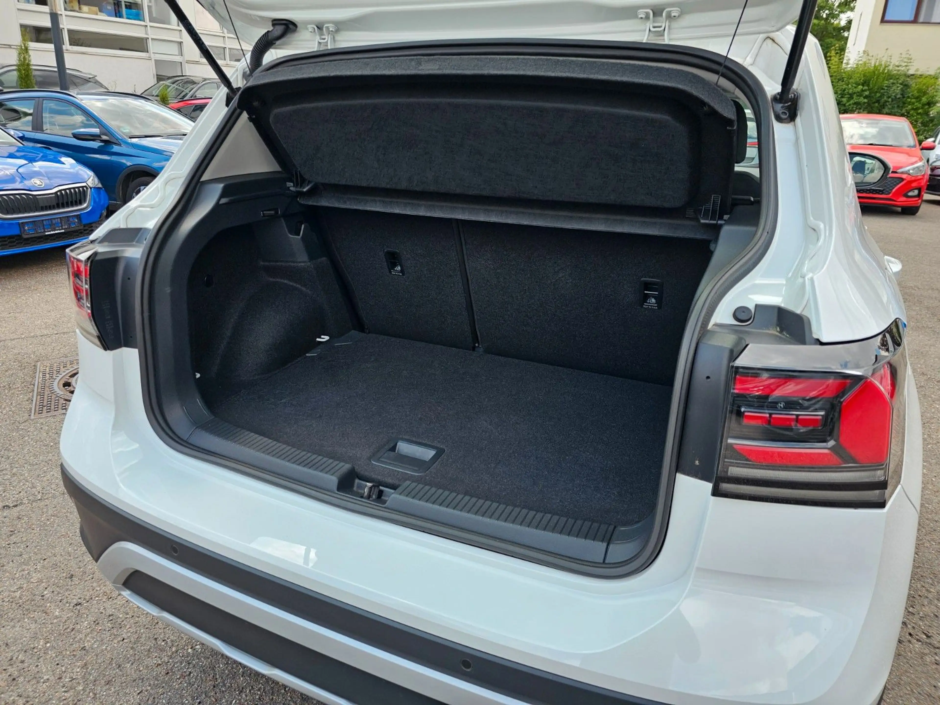 Volkswagen T-Cross 1.0 TSI 85 kW Life — photo 10