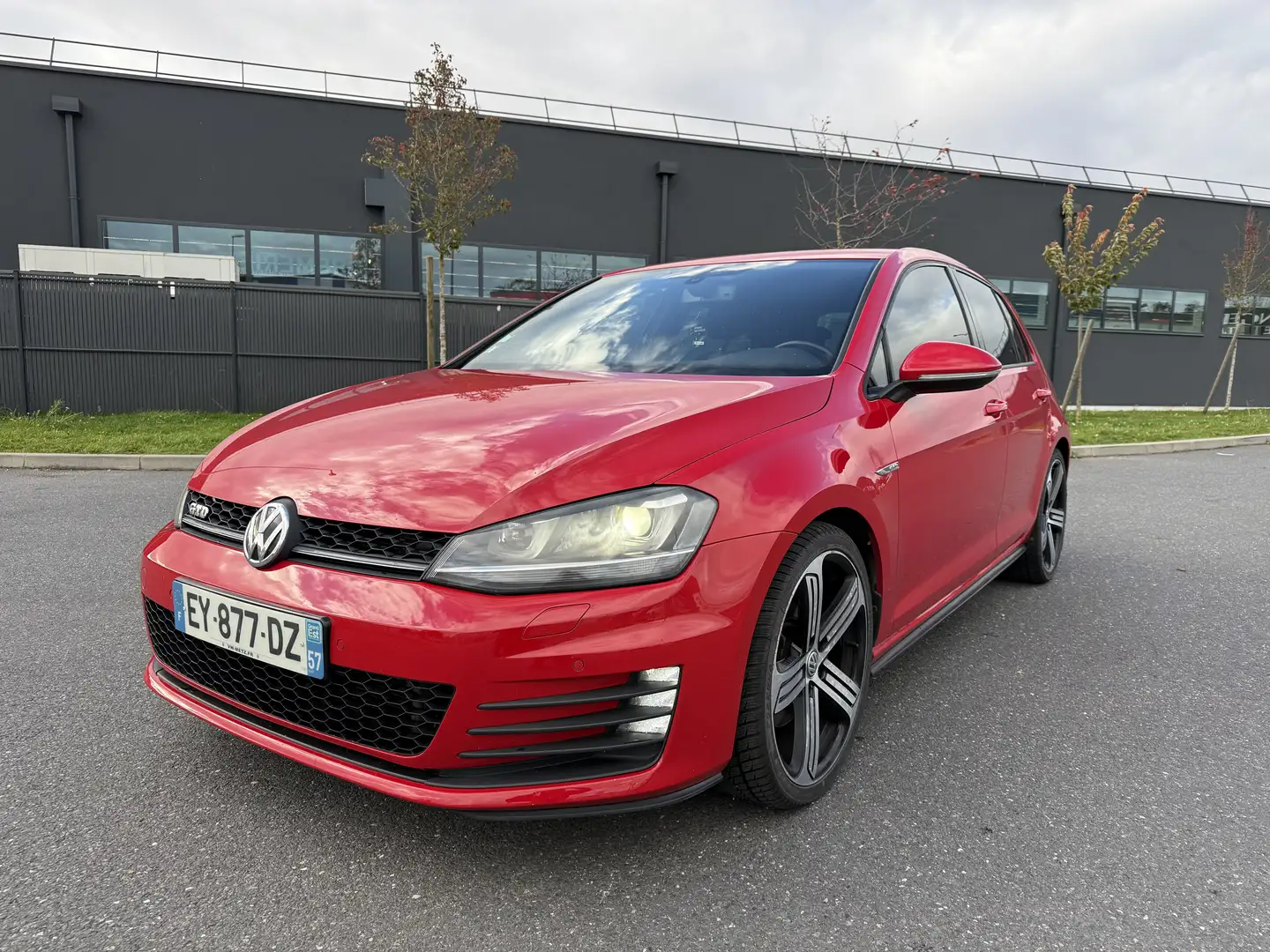 Volkswagen Golf GTD Rouge - 1