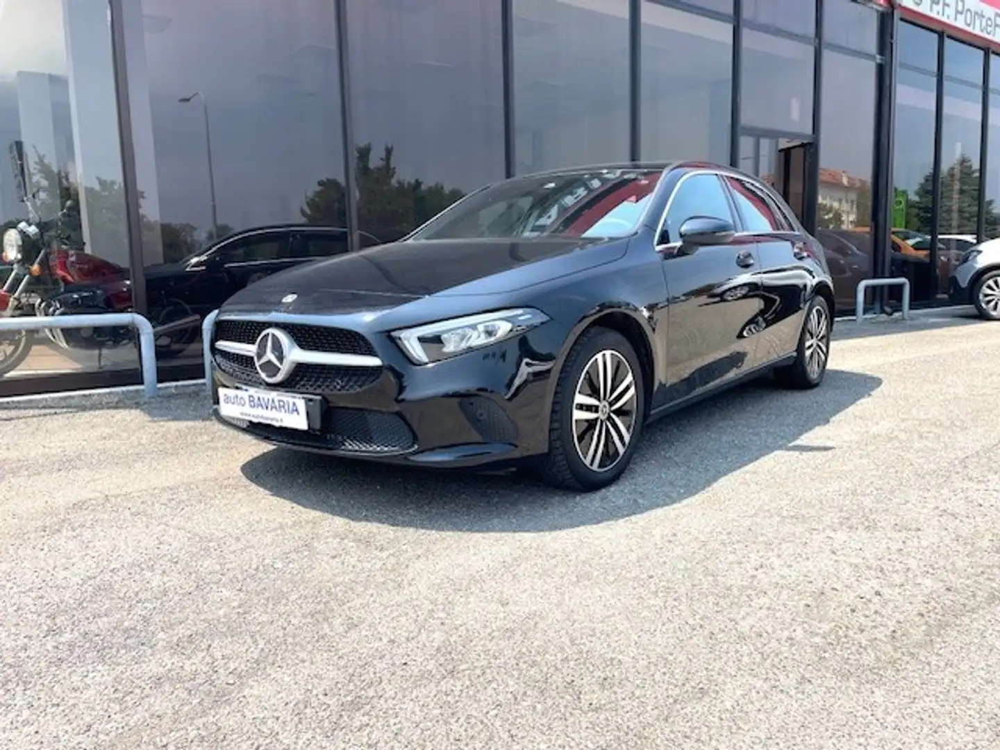 Mercedes-Benz A 250 A 250 e hybrid EQ Business Zwart - 1