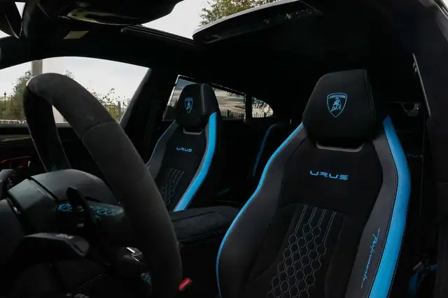 Lamborghini Urus view 10