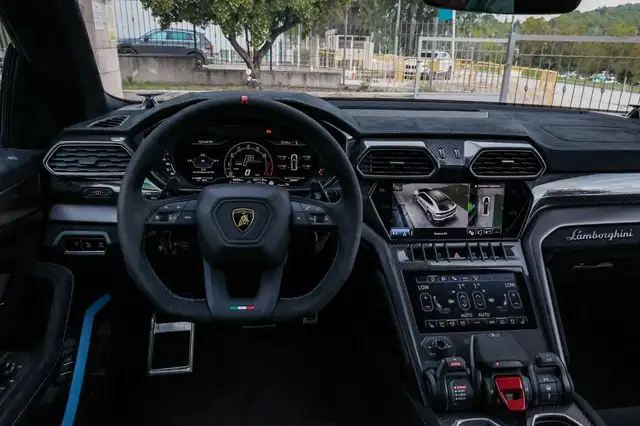 Lamborghini Urus view 9