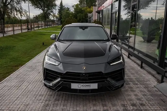 Lamborghini Urus view 2