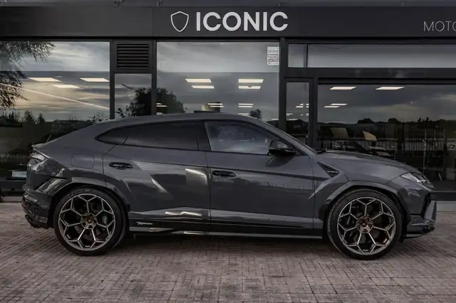 Lamborghini Urus view 4