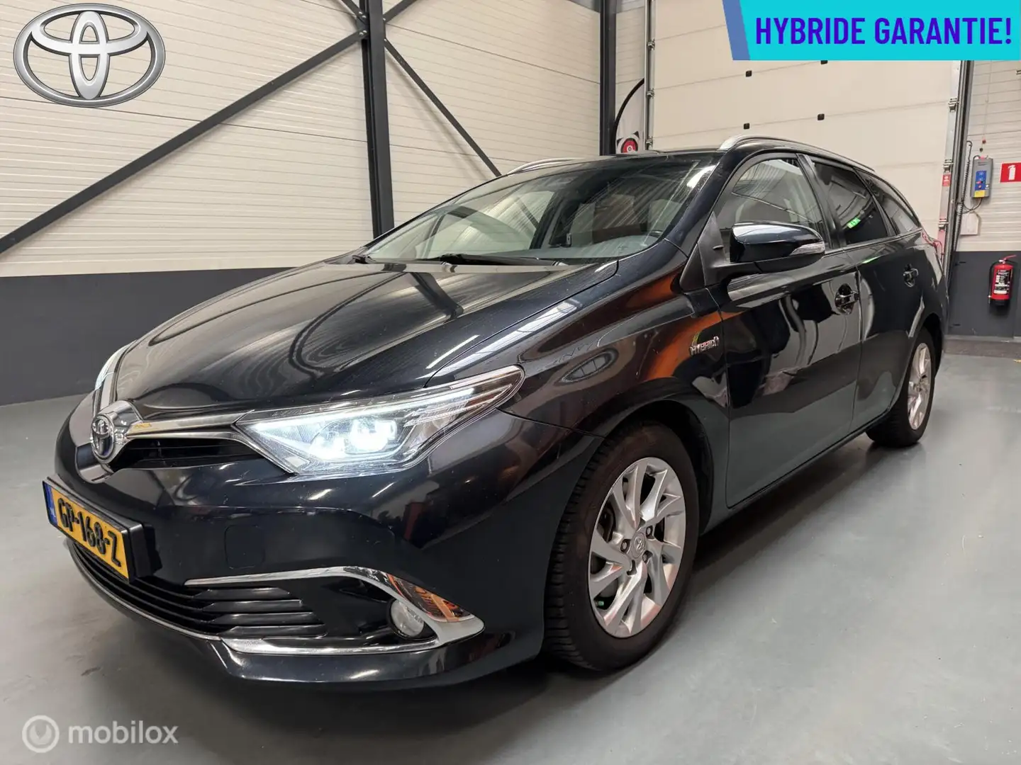 Toyota Auris Touring Sports 1.8 Hybrid Lease pro Grijs - 1
