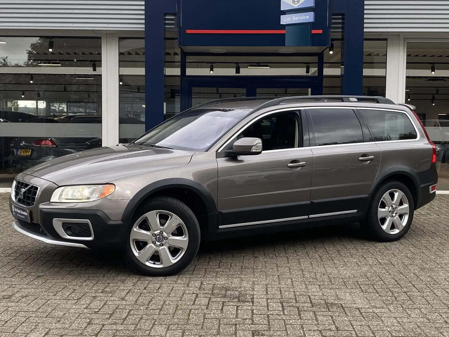 Volvo XC70 3.2 Summum / 6 Cilinder / AWD / Automaat / Vol-Led Gris - 2