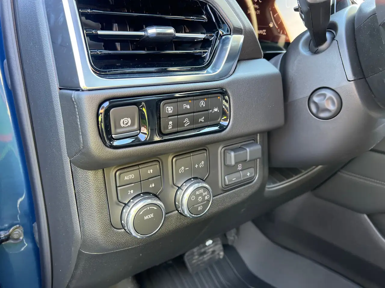 GMC Yukon снимка GMC Yukon