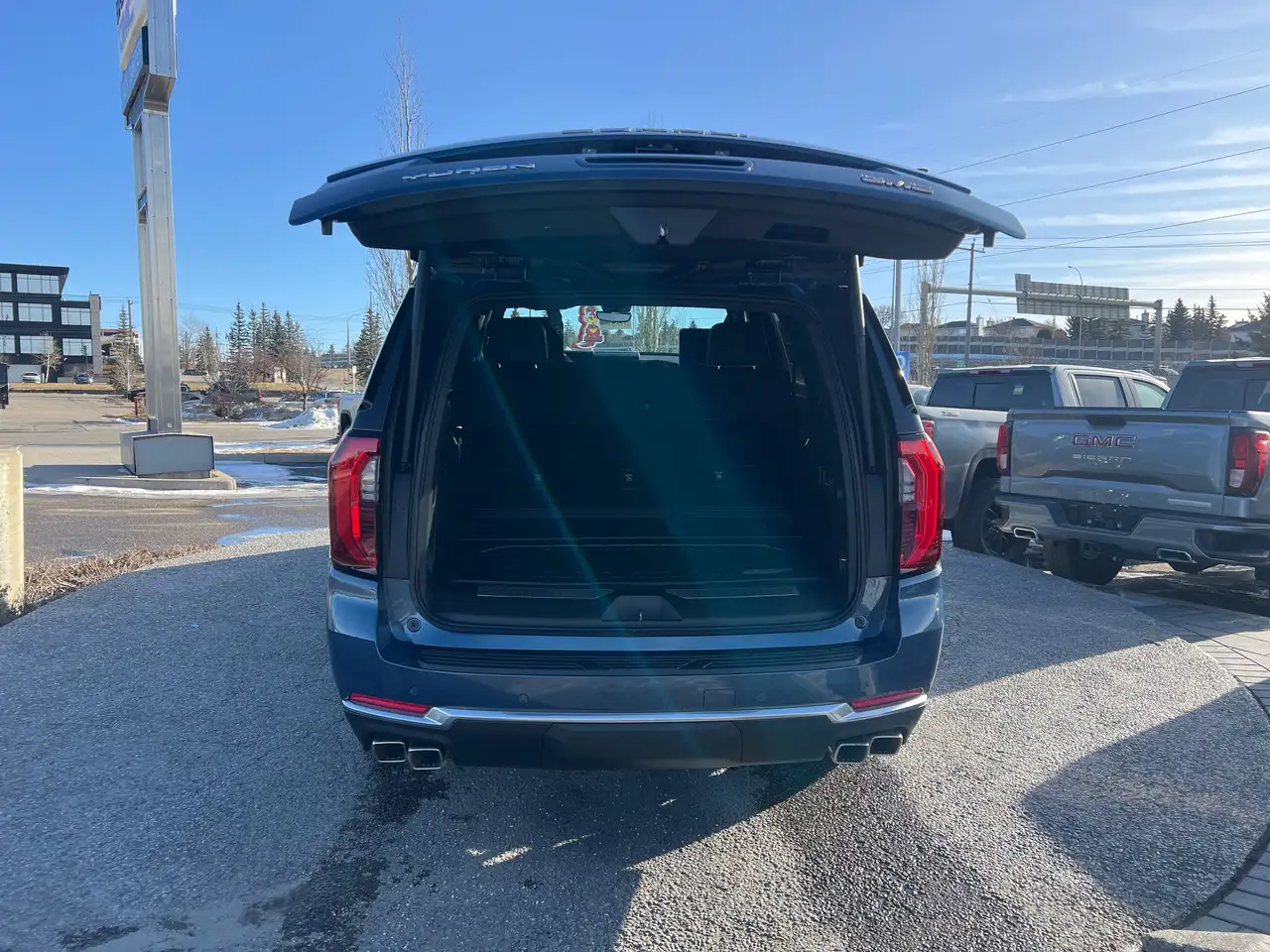 GMC Yukon снимка GMC Yukon